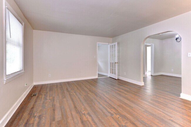 Building Photo - 606 Yorktown Rd