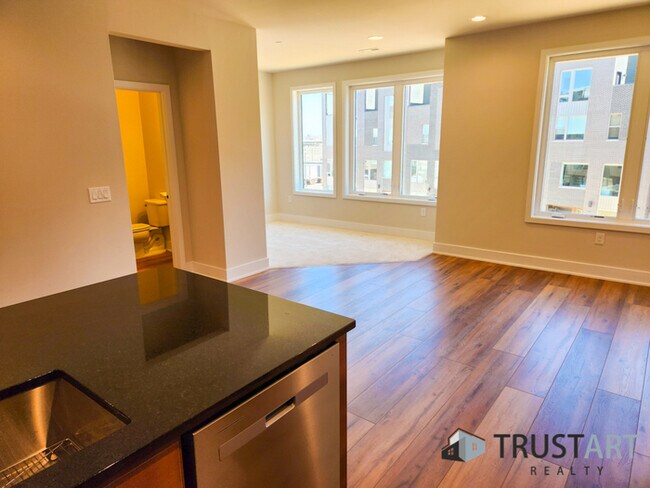 Building Photo - 3 bed/2bath condo house in Fishtown