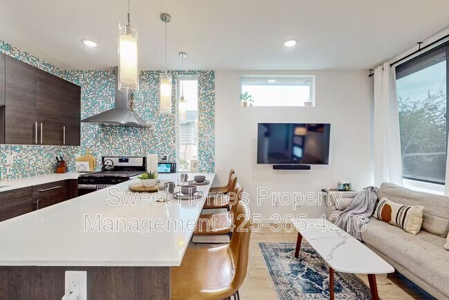 Building Photo - 9219 Linden Ave N