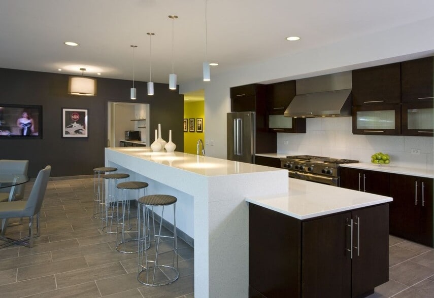 Building Photo - 3740 N Halsted St