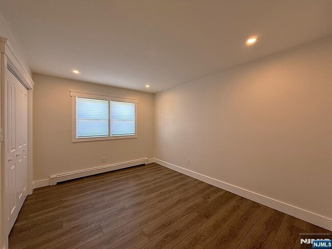 Building Photo - 682 Valley Brook Ave