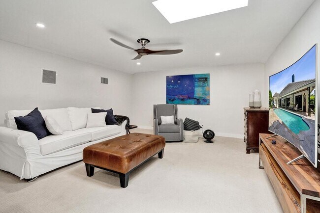 Building Photo - Boca Raton Beautifully Updated 4 Bedroom Pool Home