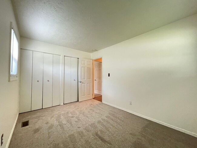 Building Photo - 1206 Mt Vernon Dr