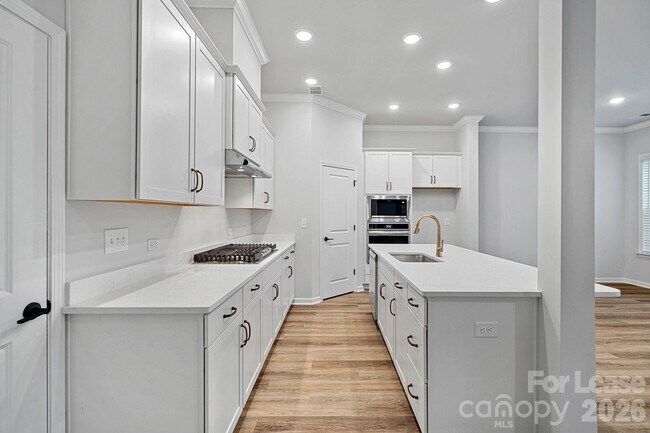 Building Photo - 8054 Houser St