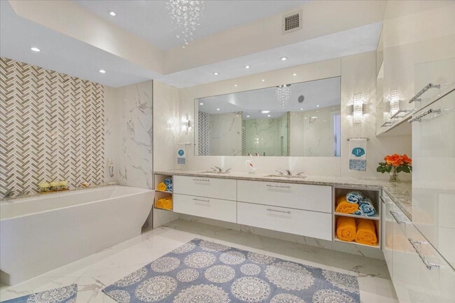 Building Photo - 3100 N Ocean Blvd