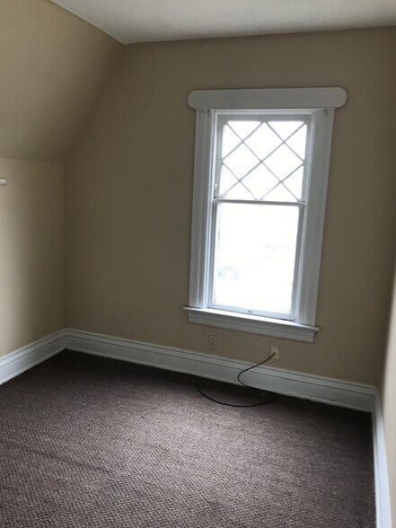 Building Photo - 114 W Taber St