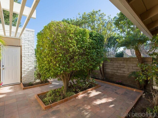 Building Photo - 1804 Caminito Ascua