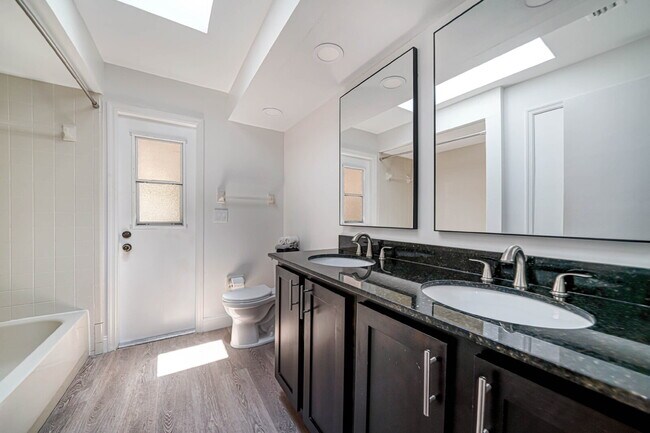 Building Photo - “Spacious 3-Bed Retreat with Granite Elega...