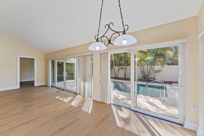 Building Photo - 118 Knoll Way