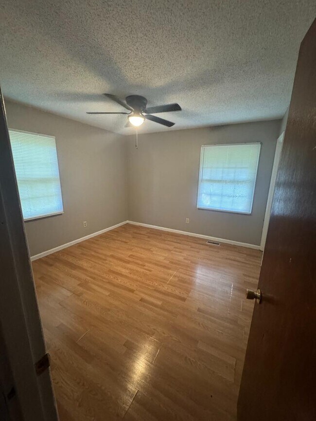 Building Photo - 115 Bay Valley Dr SW