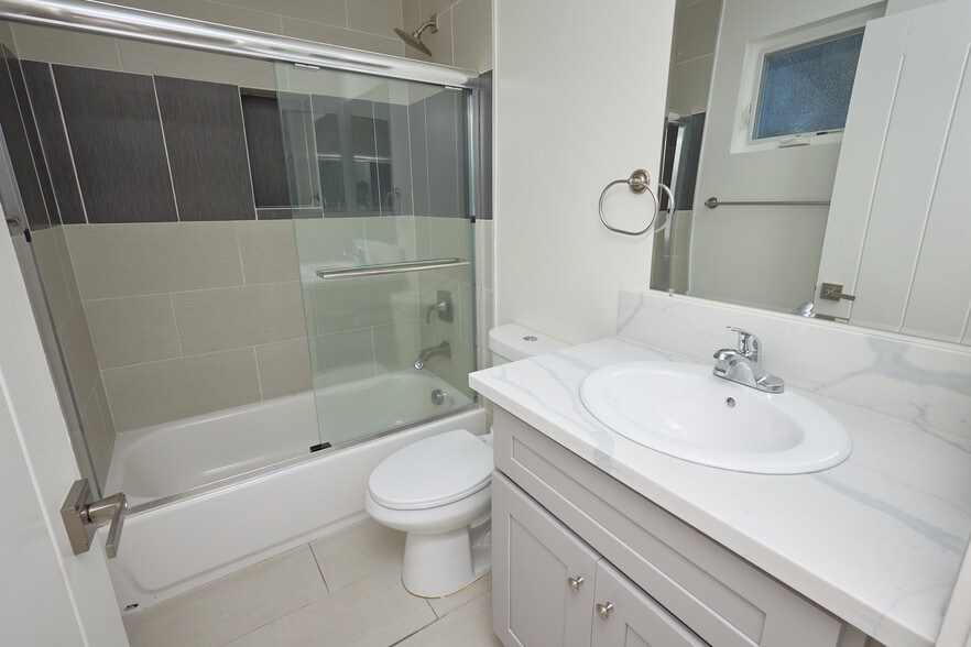 Building Photo - 125 N Mountain View Ave