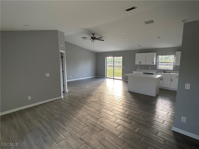 Building Photo - 776 Cashmere Ave