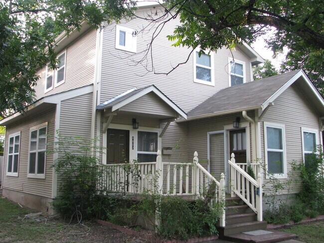 Building Photo - UT PRE-LEASE: North Campus 6 bed / 3 bath Remodel, High-End Kitchen Features SS Appliances, Wood ...