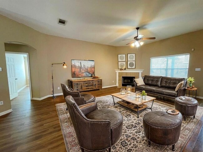 Building Photo - 145 Amber Ash Dr