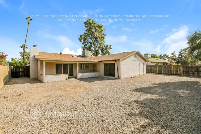 Building Photo - 2742 S Las Palmas