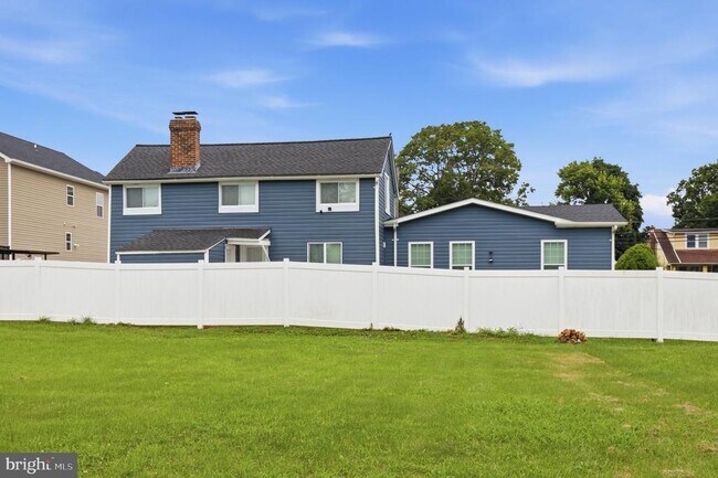 Building Photo - 3524 Meadowside Ave