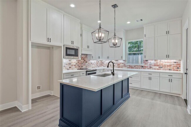 Building Photo - 15109 Paradise Ct