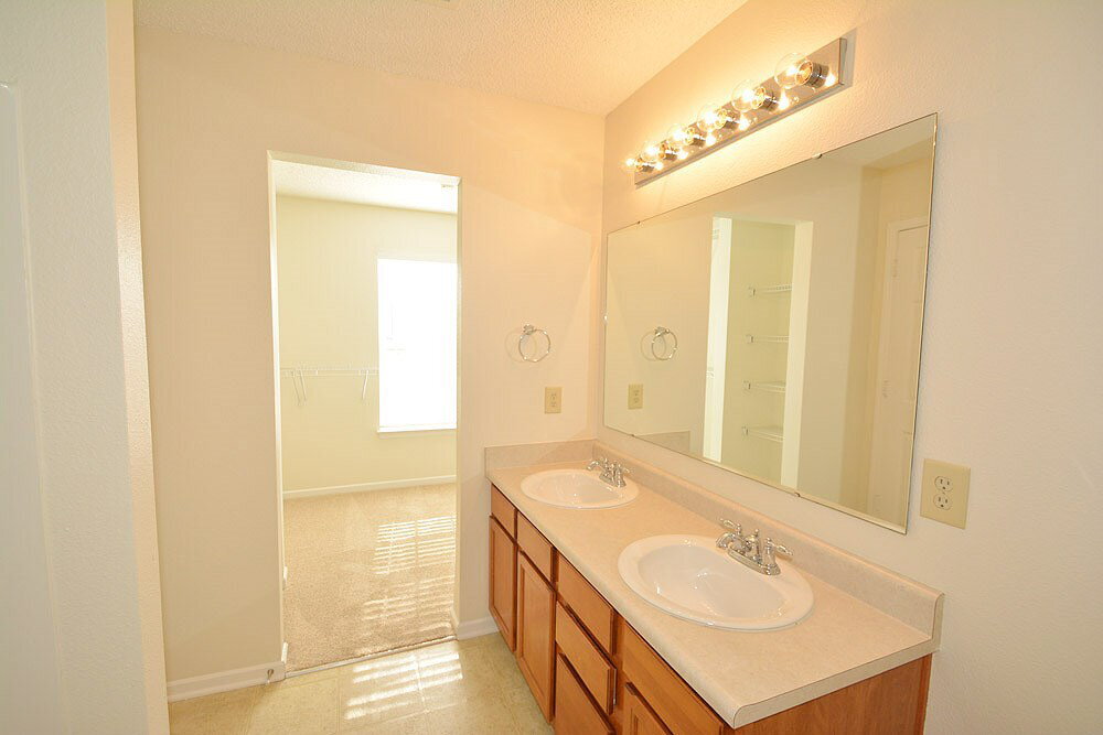 Building Photo - 15459 Border Dr