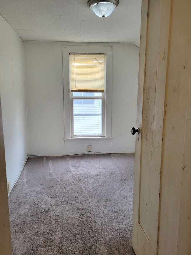 Building Photo - 2 Bedroom Duplex