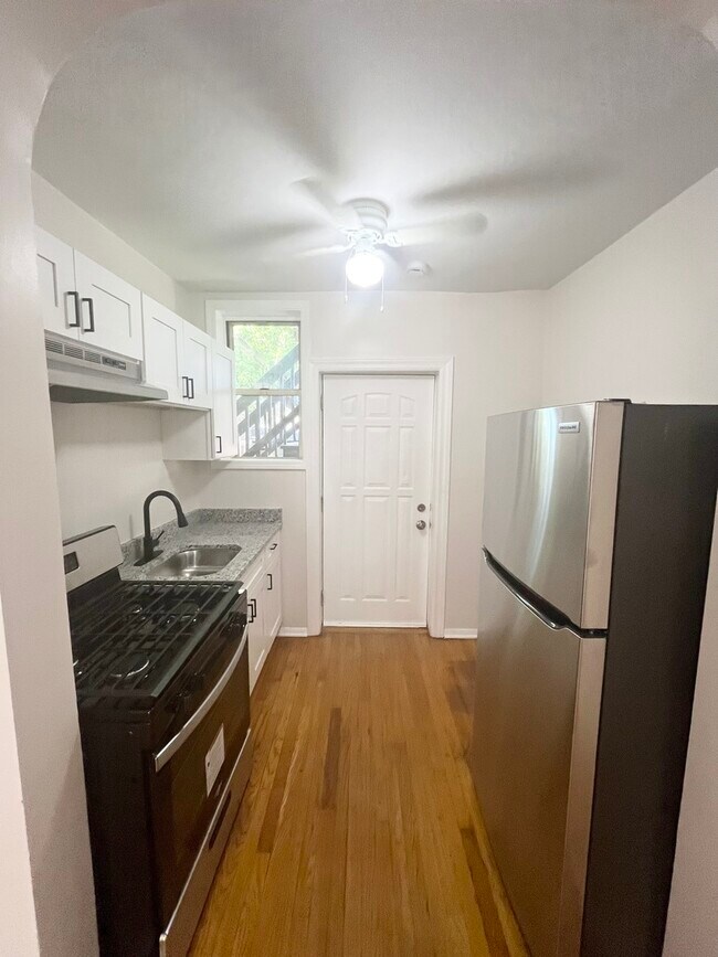 Building Photo - 950 N Kildare Ave