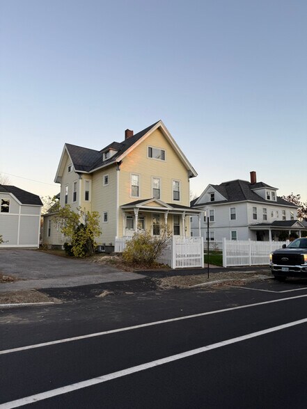 Building Photo - 705 Pine St