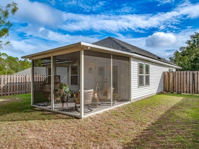 Building Photo - 3 Bedroom Home Available in Sopchoppy!
