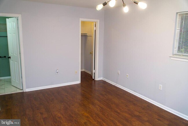 Building Photo - 7710 Merrick Ln