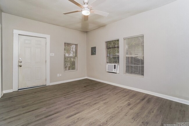 Building Photo - 614 Delgado St