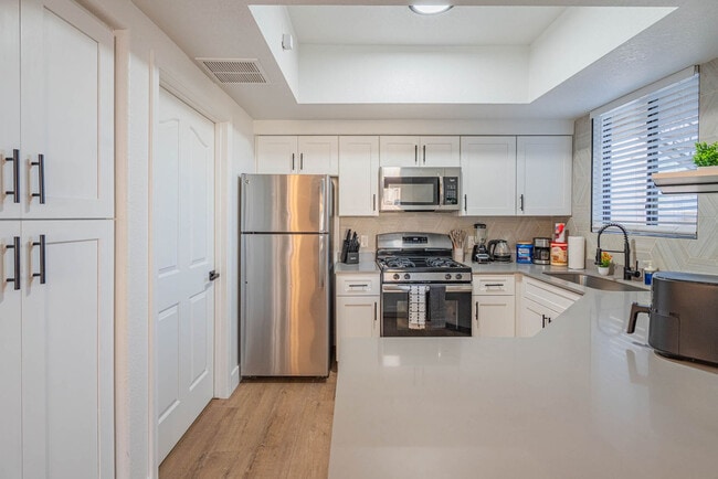 Building Photo - 2150 S 55th St