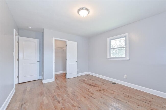 Building Photo - 1421 Thunderwood Ct SW