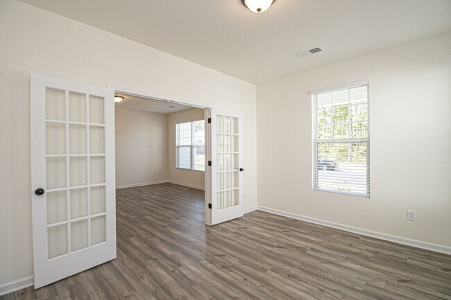 Building Photo - Great Wesley Chapel Location!