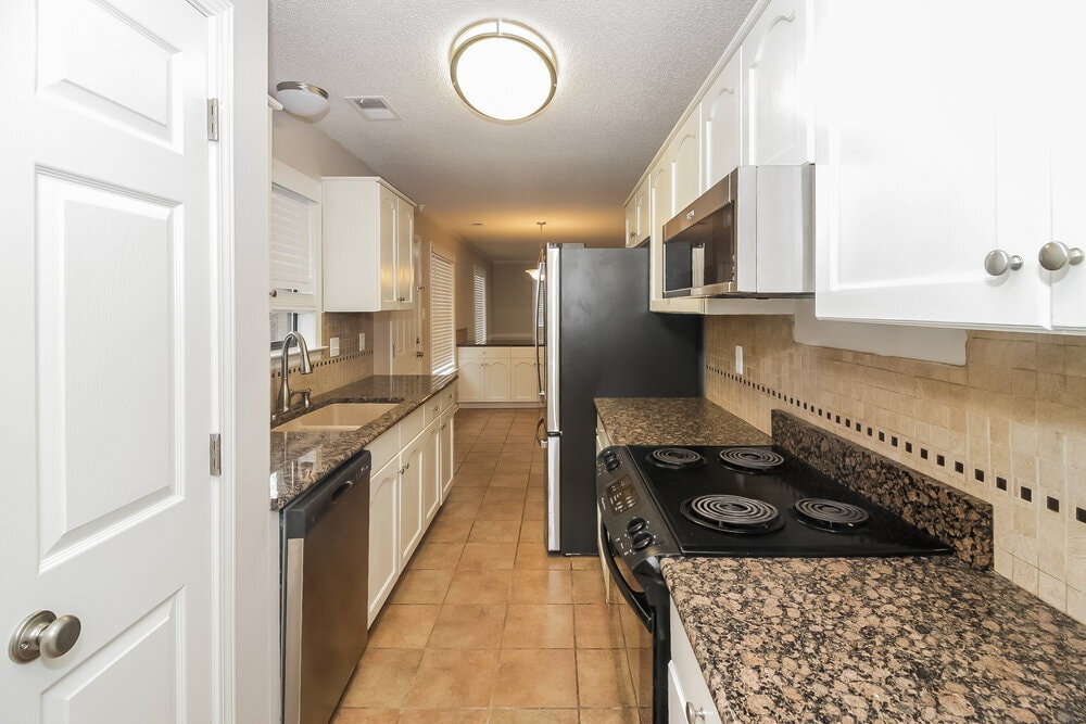 Building Photo - 803 Carianne Cove