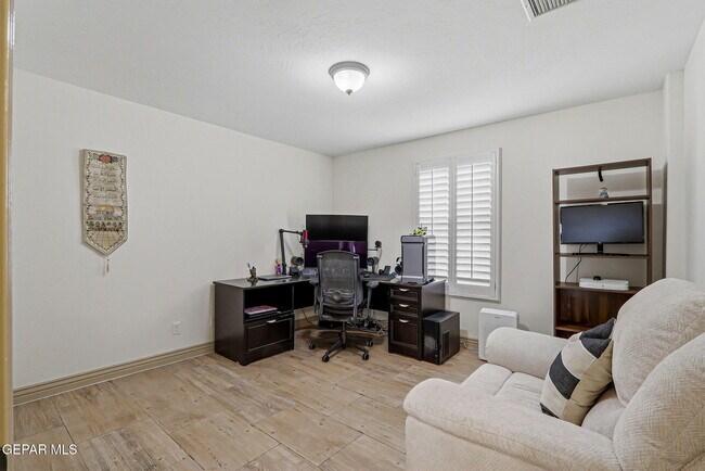 Building Photo - 12081 Silver Crown