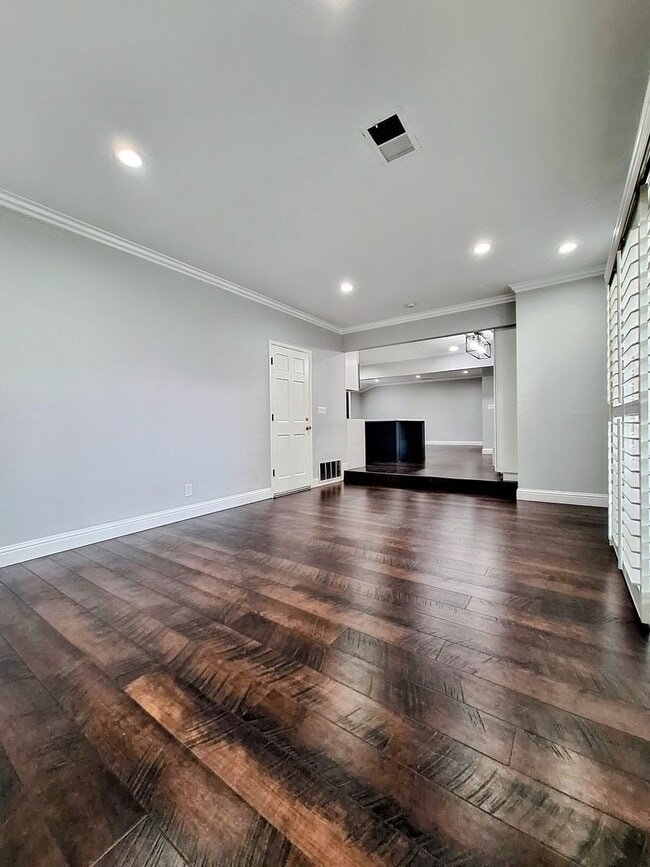 Building Photo - Beatifully Remodeled 3bd Single Story House With Pool!