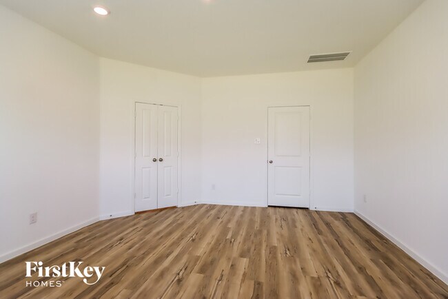 Building Photo - 15807 Kinord Ter Dr