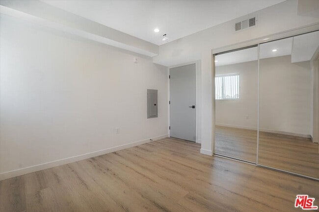 Building Photo - 10918 Camarillo St