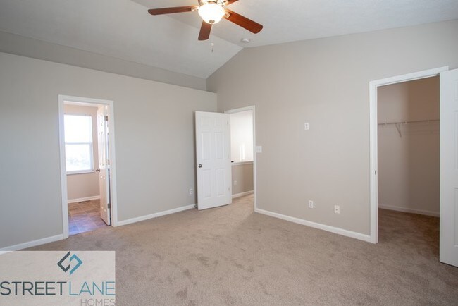 Building Photo - REDUCED!