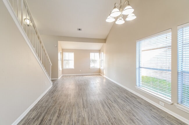 Building Photo - 15915 Vista Del Mar Dr