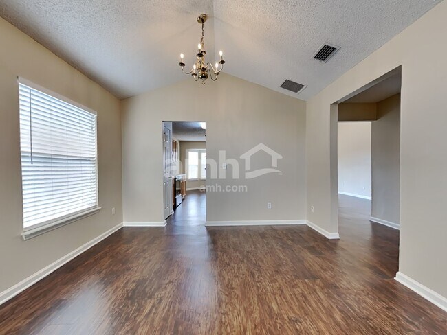 Building Photo - 530 Fallen Timbers Dr