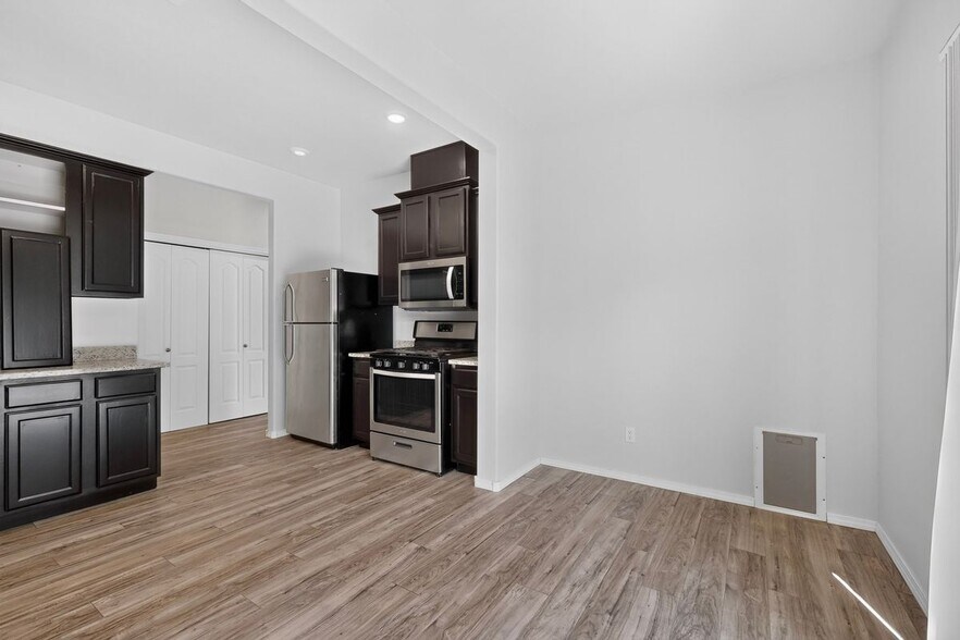 Building Photo - 1504 Gulfstream Dr SE
