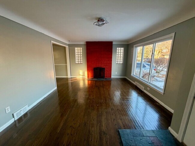 Building Photo - Three bedroom One and a half bath Brick Colonial home for lease