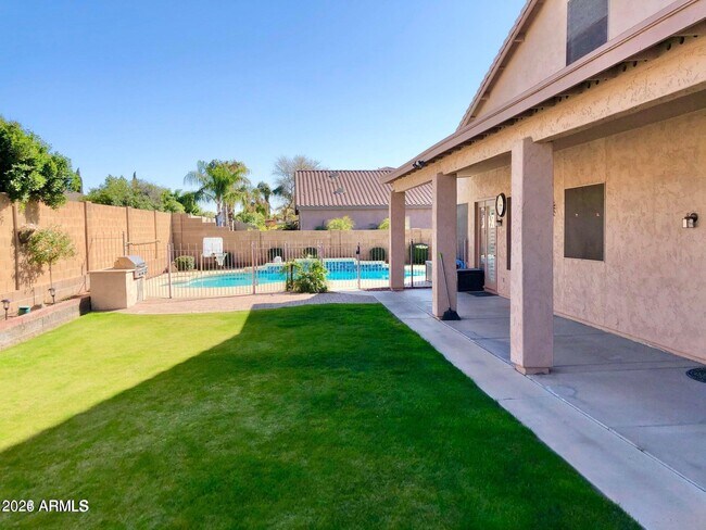 Building Photo - 345 N Date Palm Dr