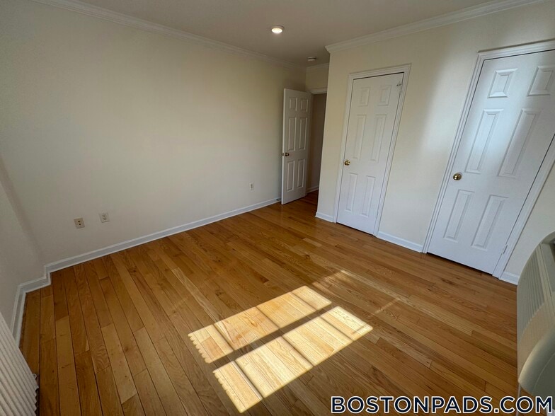 Building Photo - 60 Brattle St