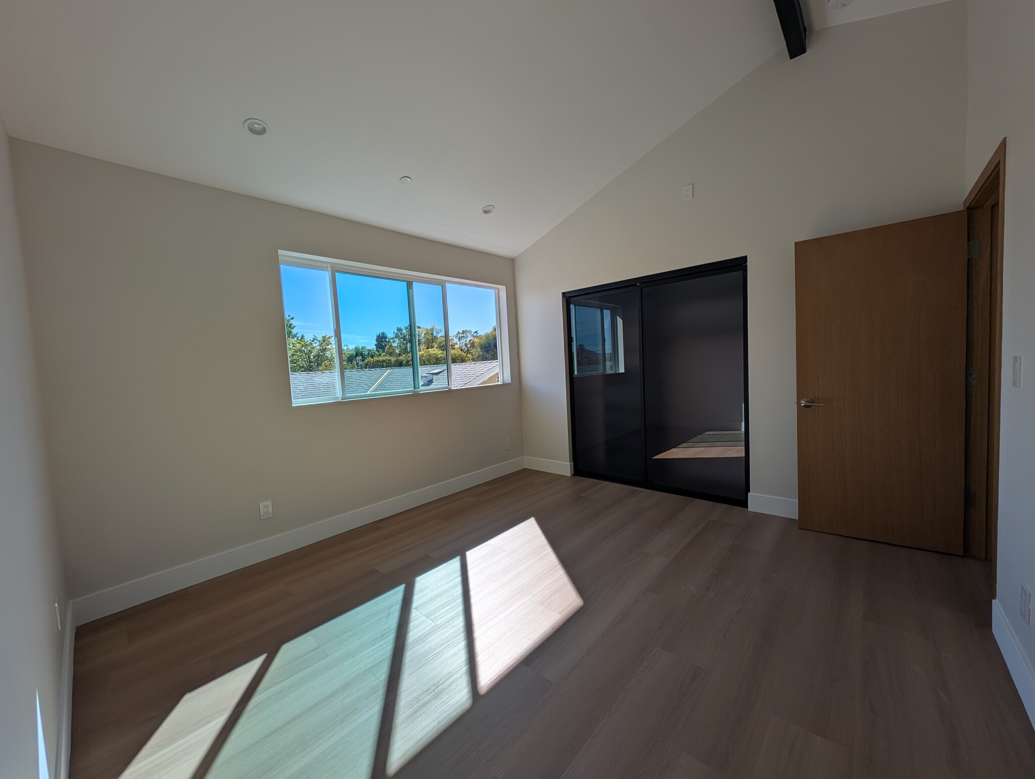 Building Photo - 6330 Mary Ellen Ave