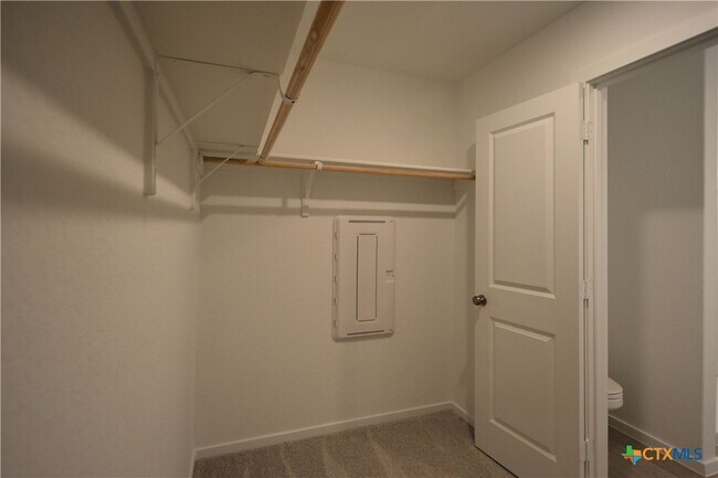 Building Photo - 1537 Hummock Steep