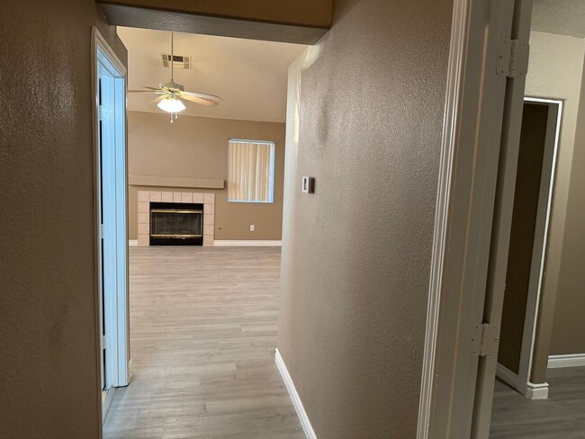 Building Photo - 2 Bedroom FAST MOVE IN!