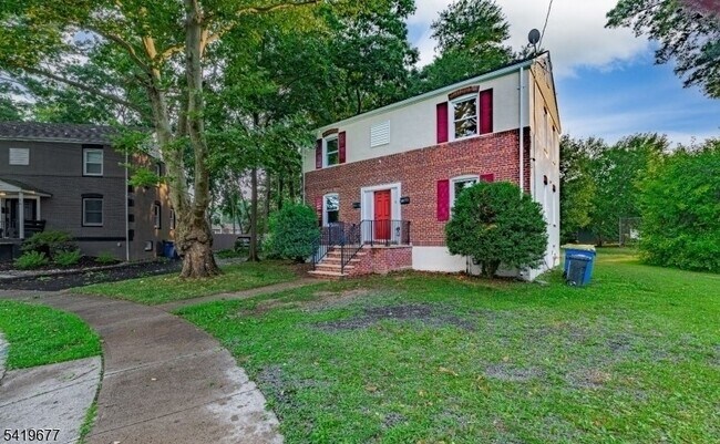 Building Photo - 6 Armstrong St