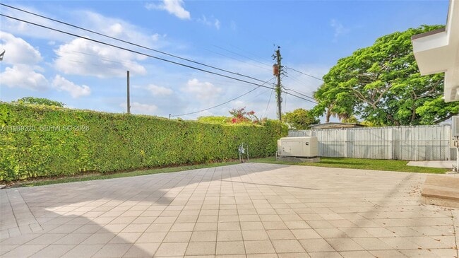 Building Photo - 2900 SW 92nd Ave