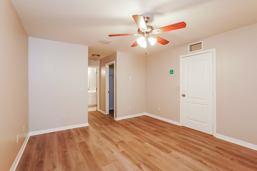 Building Photo - 5210 6th St W