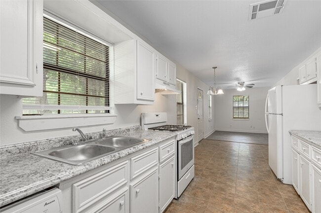 Building Photo - 7A Hickory Ln